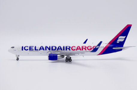 Icelandair Cargo Boeing 767-300ER(BCF) (JC Wings 1:400)