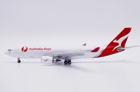 Qantas Freight Airbus A330-200P2F (JC Wings 1:400)