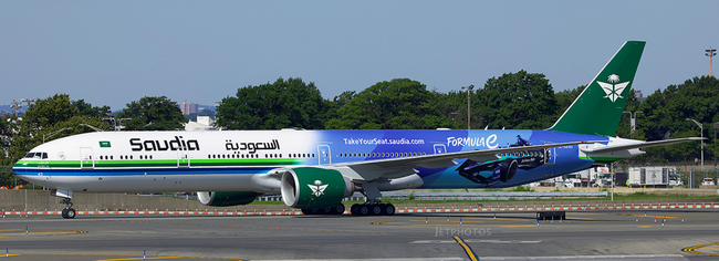 Saudi Arabian Airlines Boeing 777-300ER (JC Wings 1:400)