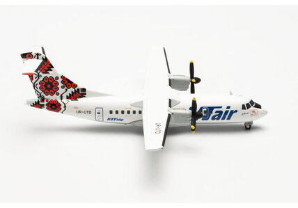 UTair Ukraine ATR-42-300 (Herpa Wings 1:200)