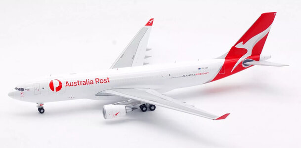 Qantas Freight Airbus A330-200P2F (JC Wings 1:200)