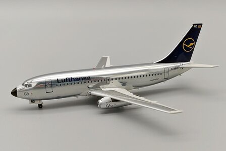 Lufthansa Boeing 737-230/adv (JFox 1:200)