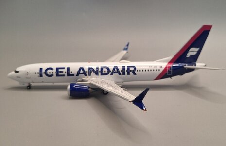 Icelandair Boeing 737 Max 8 (JFox 1:200)