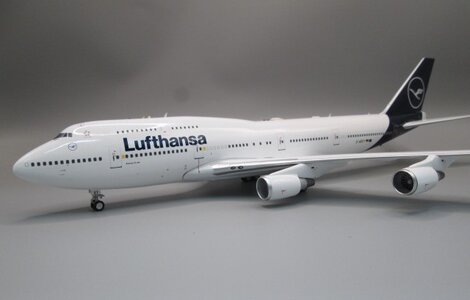 Lufthansa Boeing 747-430 (JFox 1:200)