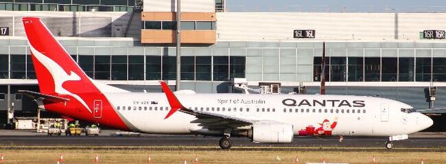 Qantas Boeing 737-800 (JC Wings 1:400)