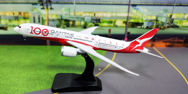 Qantas Boeing 787-9 (Aviation400 1:400)