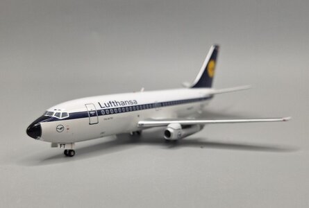 Lufthansa Boeing 737-200 (JFox 1:200)