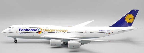 Lufthansa Boeing 747-8 (JC Wings 1:200)