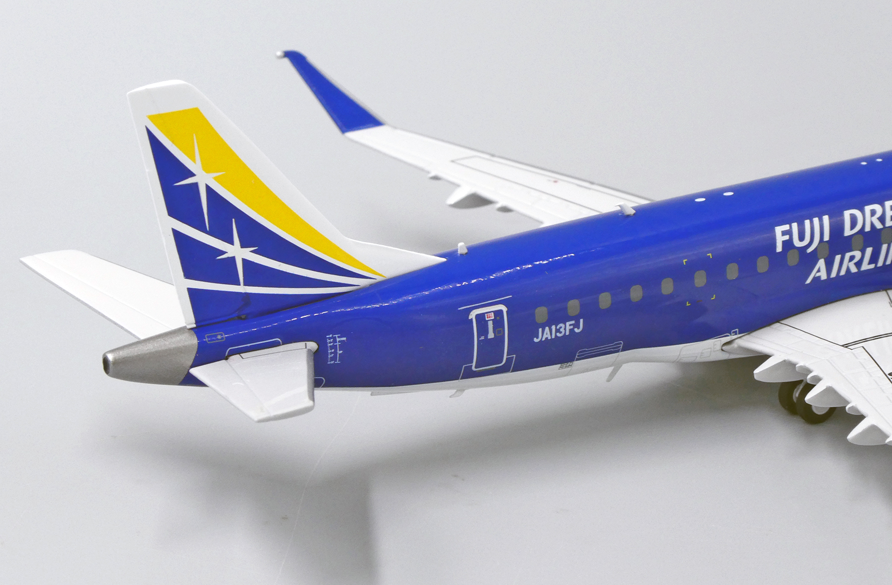 ScaleModelStore.com :: JC Wings 1:200 - EW2175010 - Fuji Dream Airlines ...